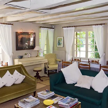 Le Moulin Neuf Bed and breakfast 4*