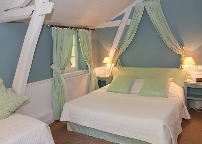 Le Moulin Neuf Bed and Breakfast 4*